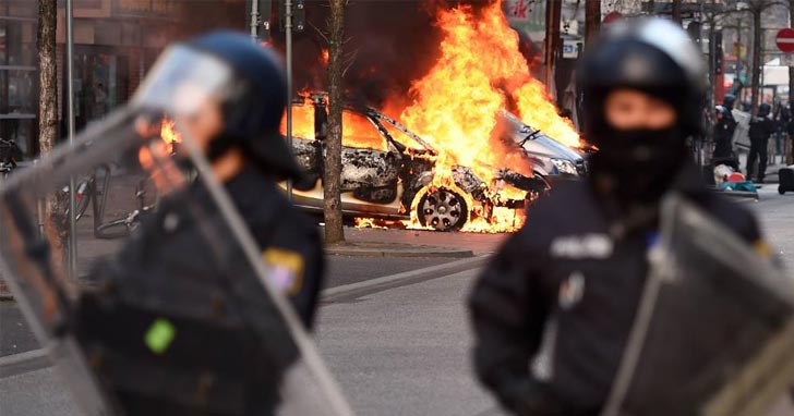 Összecsaptak a tüntetők a rendőrökkel Frankfurtban